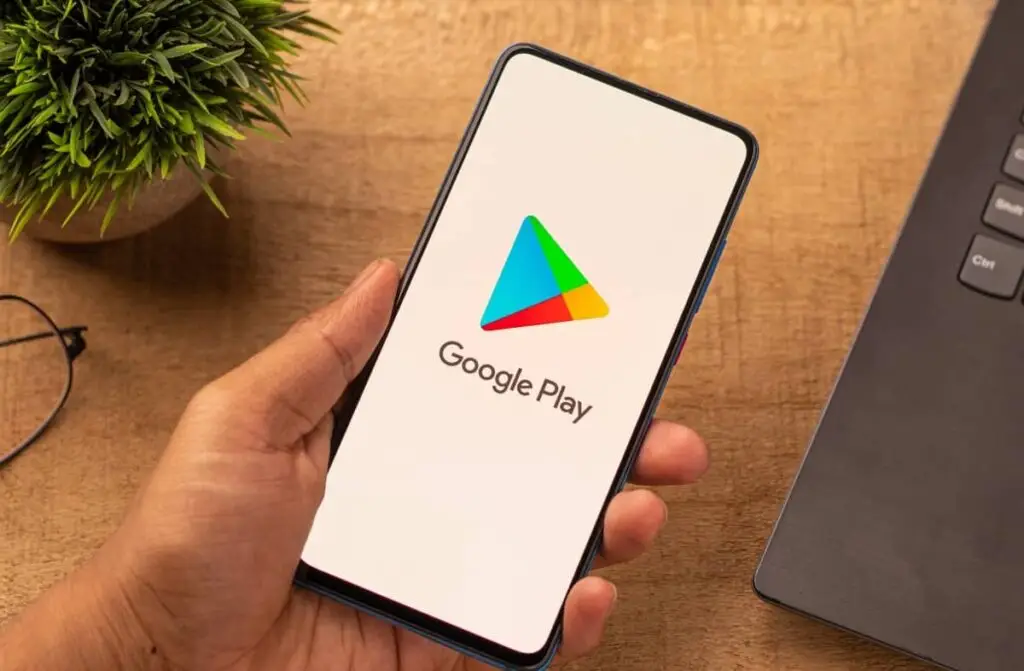 Aplicativos Google essenciais em 2025 exibidos na tela de um smartphone com interface moderna, incluindo Drive, Keep, Agenda, Docs e Fotos